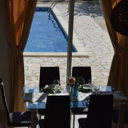 Moonlight View Villa *